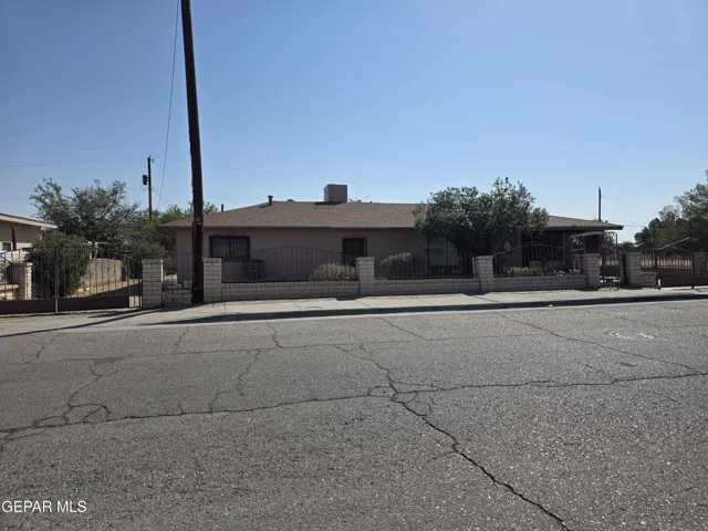 8827 Sunland Road, El Paso, Texas 79907