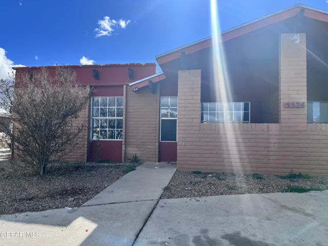 5524 Oakbriar Circle B, El Paso, Texas 79932