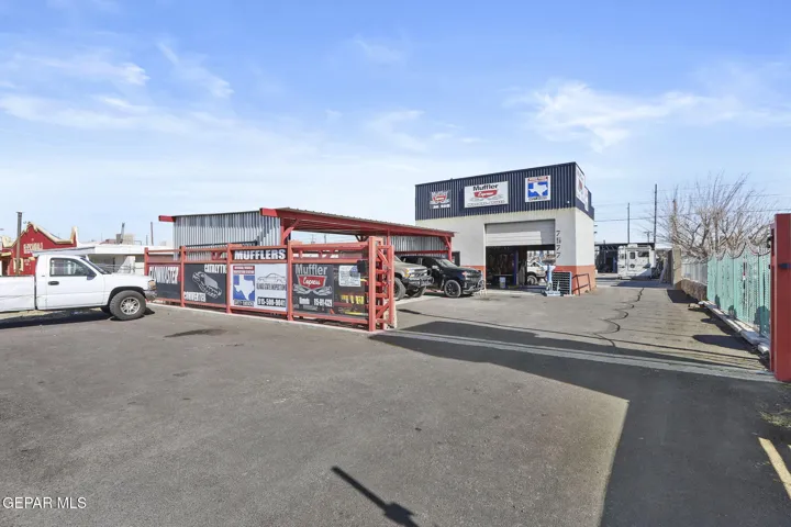 7577 Alameda Avenue, El Paso, Texas 79915