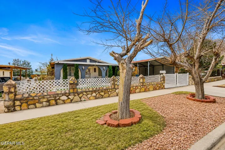 2704 Mckinley Avenue, El Paso, Texas 79930