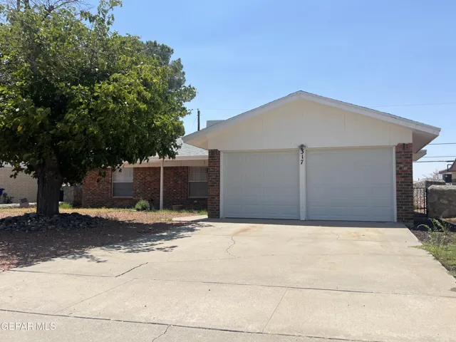 317 Bright Water Lane, El Paso, Texas 79912