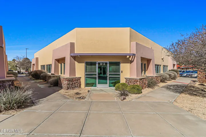 550 S Mesa Hills Drive B-3, El Paso, Texas 79912