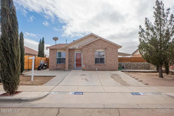 10768 Spring Valley Circle, Socorro, Texas 79927