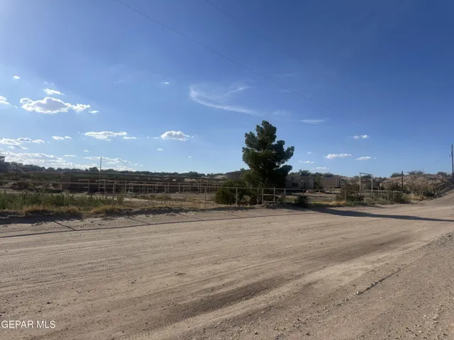6 N Tierra Vista, La Union, New Mexico 88021