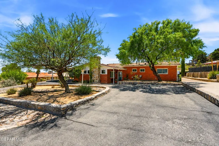 3208 Titanic Avenue, El Paso, Texas 79904