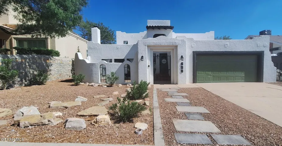 656 Moondale Drive, El Paso, Texas 79912