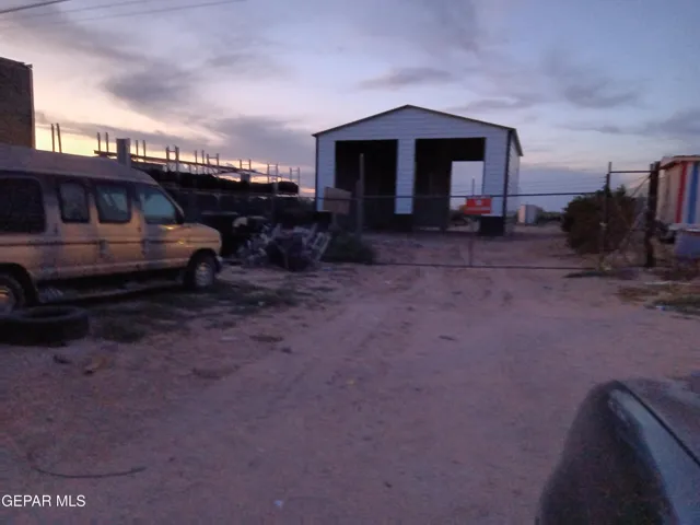 14931 Horizon Boulevard B, Clint, Texas 79836