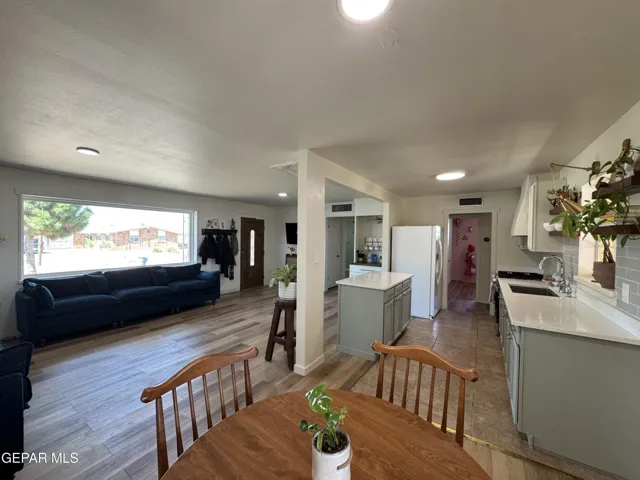 3614 Titanic Avenue, El Paso, Texas 79904