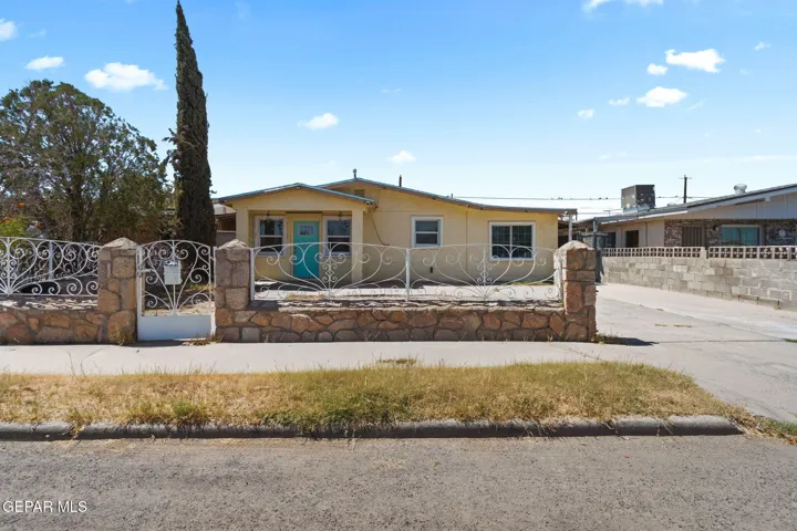 219 Baywood Road, El Paso, Texas 79915