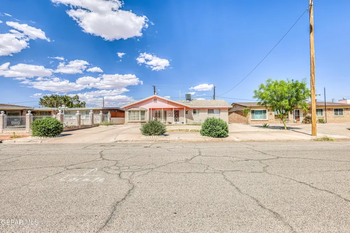 7133 Lemon Tree Lane, El Paso, Texas 79915