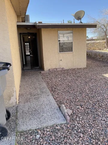 1504 Monte Sanders Lane A, El Paso, Texas 79935