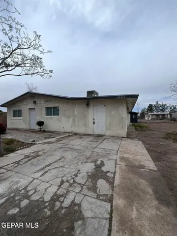 10216 Celedon Circle B, Socorro, Texas 79927
