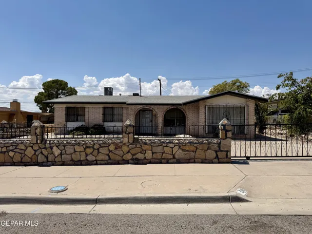 911 La Paz Drive, El Paso, Texas 79915