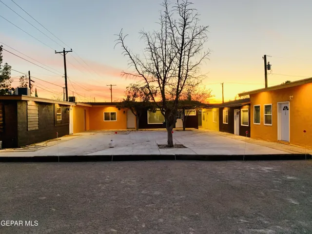 114 Nw Davis Street, Fabens, Texas 79838