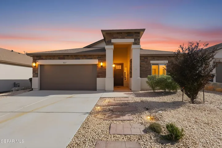 927 Brass Hill Avenue, Santa Teresa, New Mexico 88008