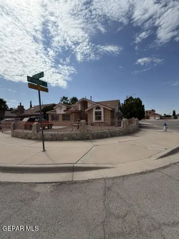 8282 Lucky Drive, El Paso, Texas 79907