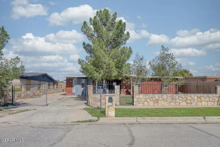 8860 Buena Park Drive, El Paso, Texas 79907