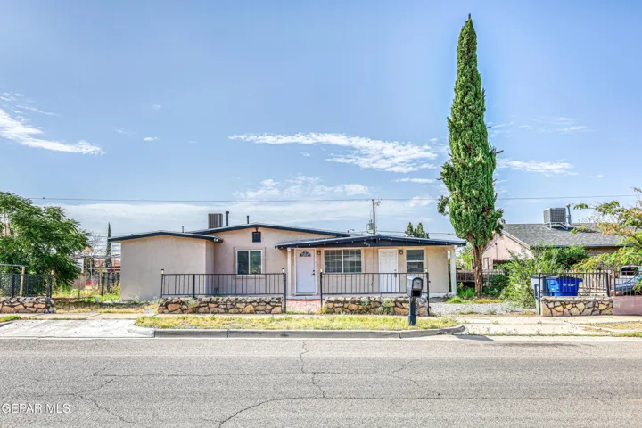 232 E Borderland Road, El Paso, Texas 79932
