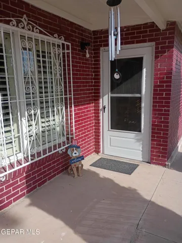 Front entry to property