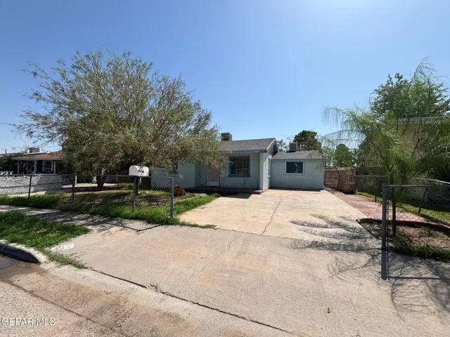 212 Red Robin Drive, El Paso, Texas 79915