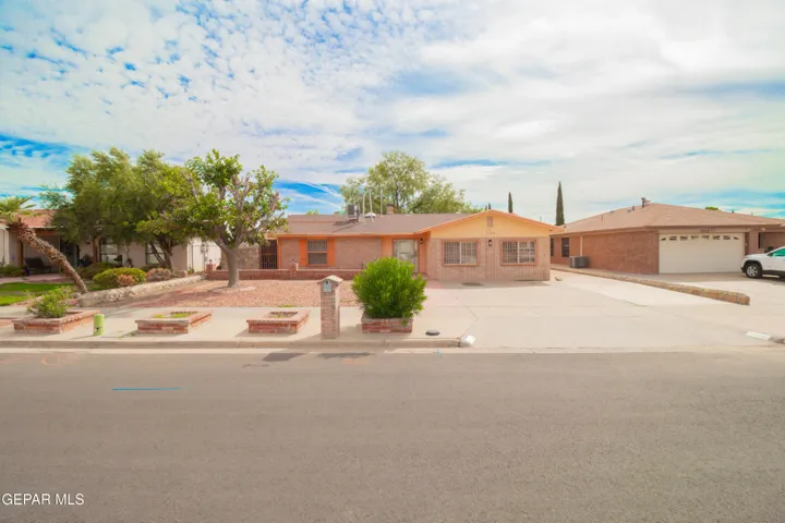 1736 Bing Crosby Drive, El Paso, Texas 79936