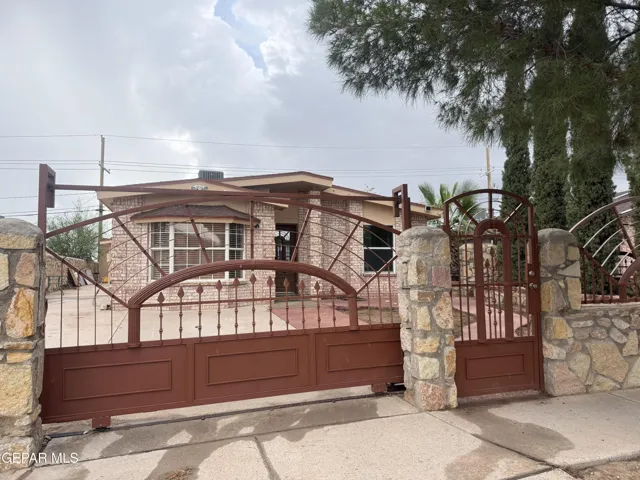 13464 Sunset Hills Drive, El Paso, Texas 79928