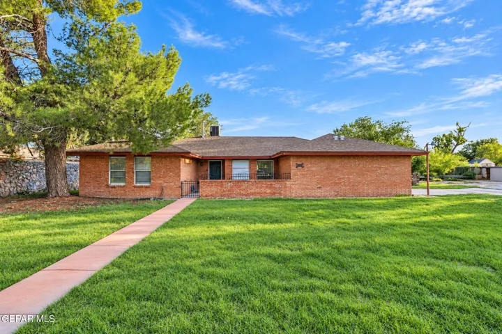 220 Serrania Drive, El Paso, Texas 79932