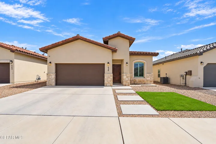656 Paseo Dulce Avenue, Horizon City, Texas 79928