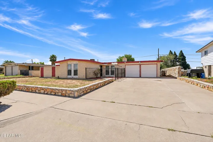 8404 Mineola Drive, El Paso, Texas 79925