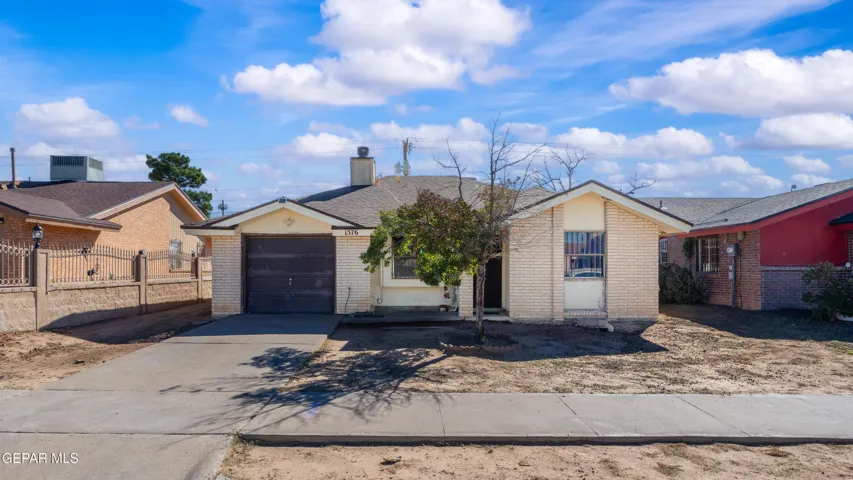 1576 Dick Mayers Drive, El Paso, Texas 79936