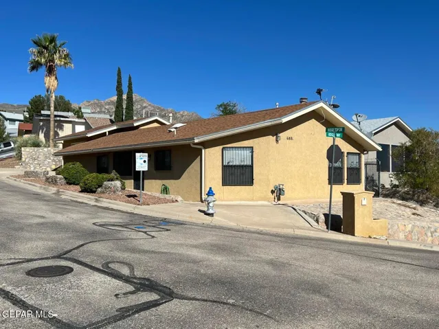 6801 Ridgley Way, El Paso, Texas 79904