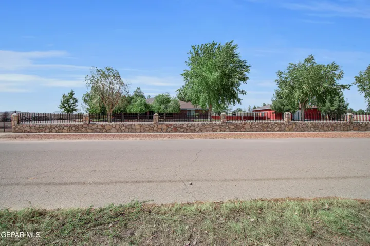 166 W Hills Drive, Anthony, New Mexico 88021