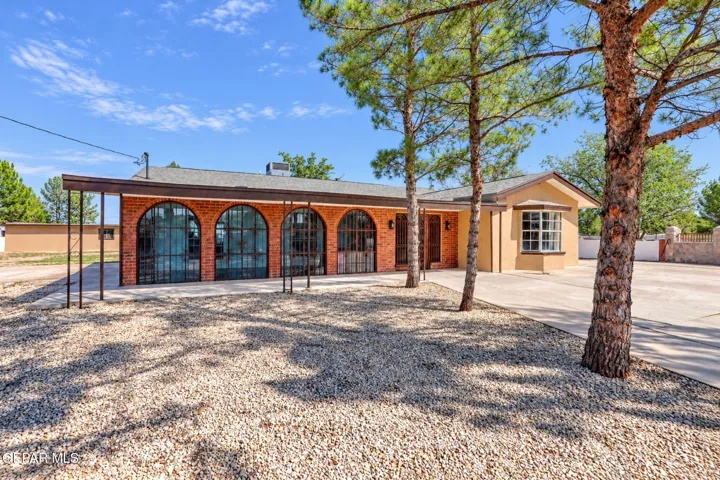 10861 Shanda Circle, Socorro, Texas 79927