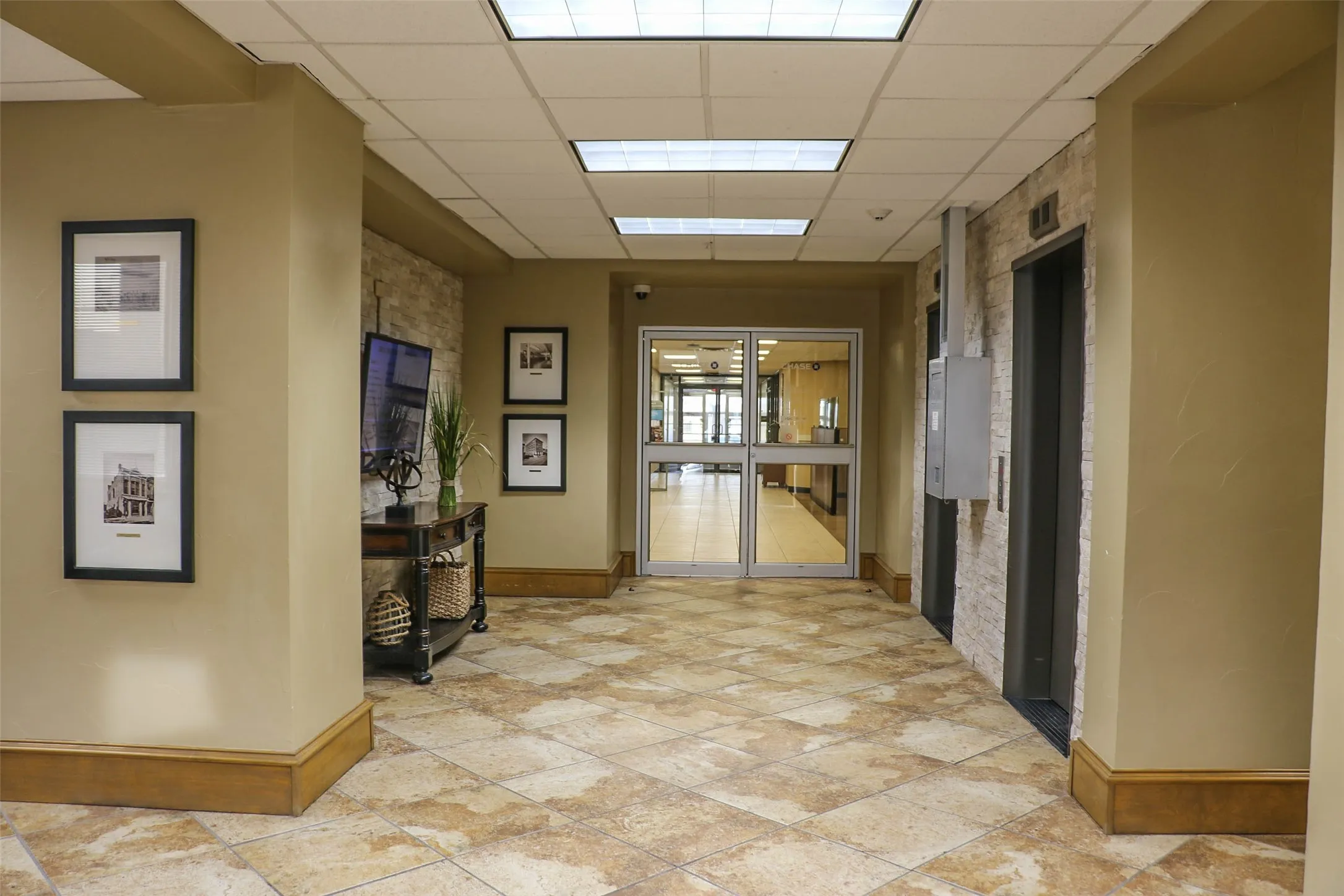 Office For Rent in Grayson County , 200 N Travis Street, Sherman, Texas 75090, 0, 0, Garage spaces, 66,000 Sqft, built in 1928, Preowned, Price $1, mls#14063024, Real Estate Agent in Sherman, Homes For Rent in Grayson county, Homes For Rent in Sherman, Realtor in Sherman Texas, Real Estate Brokerage Independent Realty Texas, Luminita Cordes Realtor