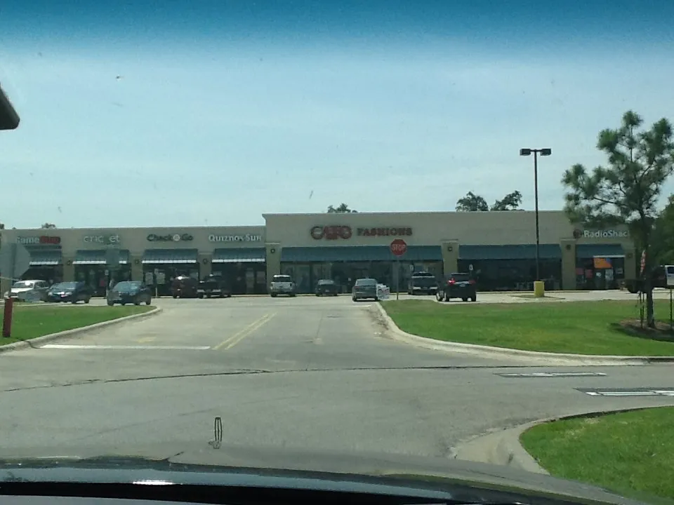 Shopping near Wal-Mart and the subject propety