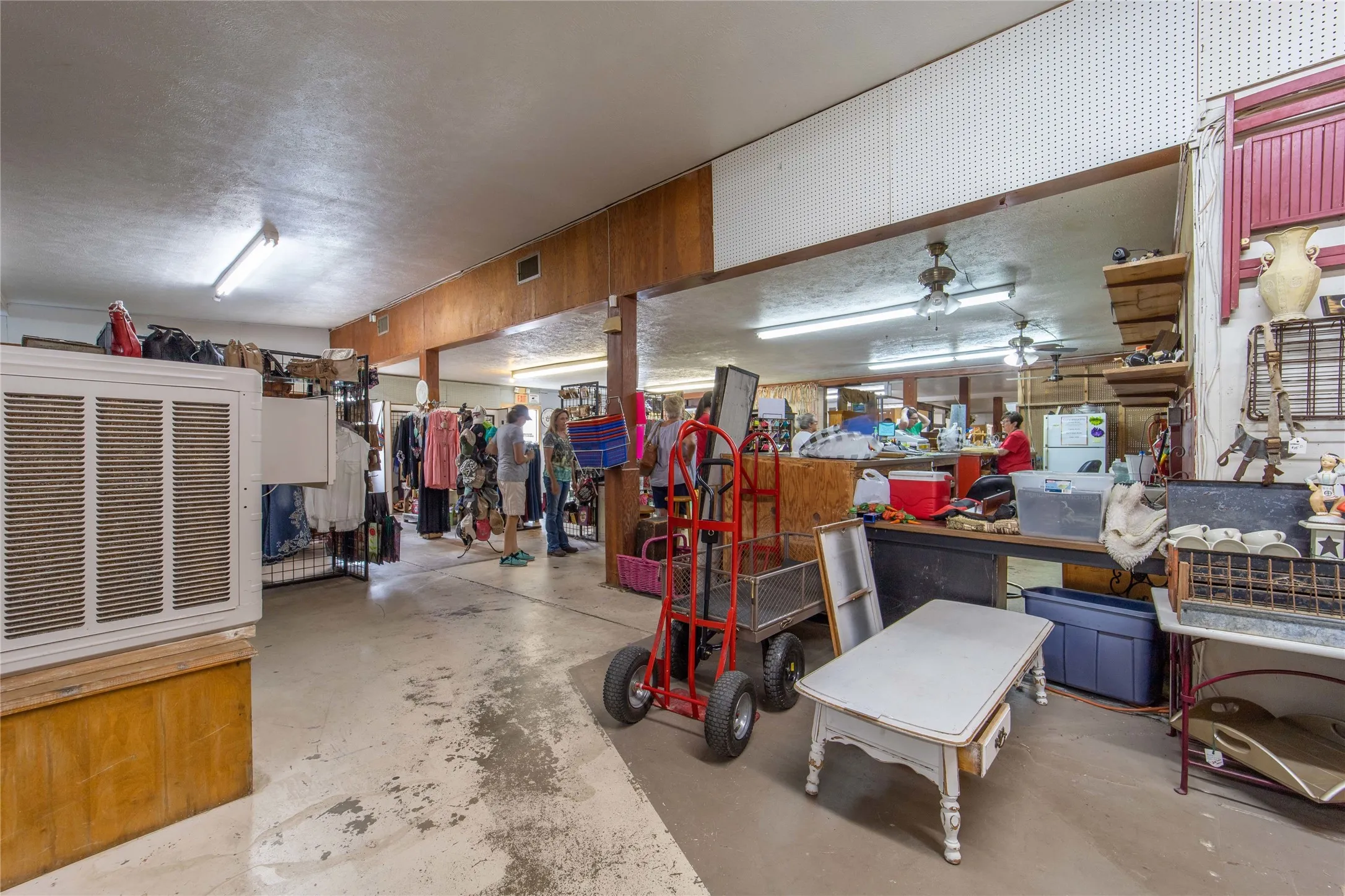 Retail For Sale in Erath County , 1950 W South Loop, Stephenville, Texas 76401, 0, 0, Garage spaces, 30,800 Sqft, built in 1982, Unknown, Price $2,800,000, mls#20030734, Real Estate Agent in Stephenville, Homes For Sale in Erath county, Homes For Sale in Stephenville, Realtor in Stephenville Texas, Real Estate Brokerage Independent Realty Texas, Luminita Cordes Realtor