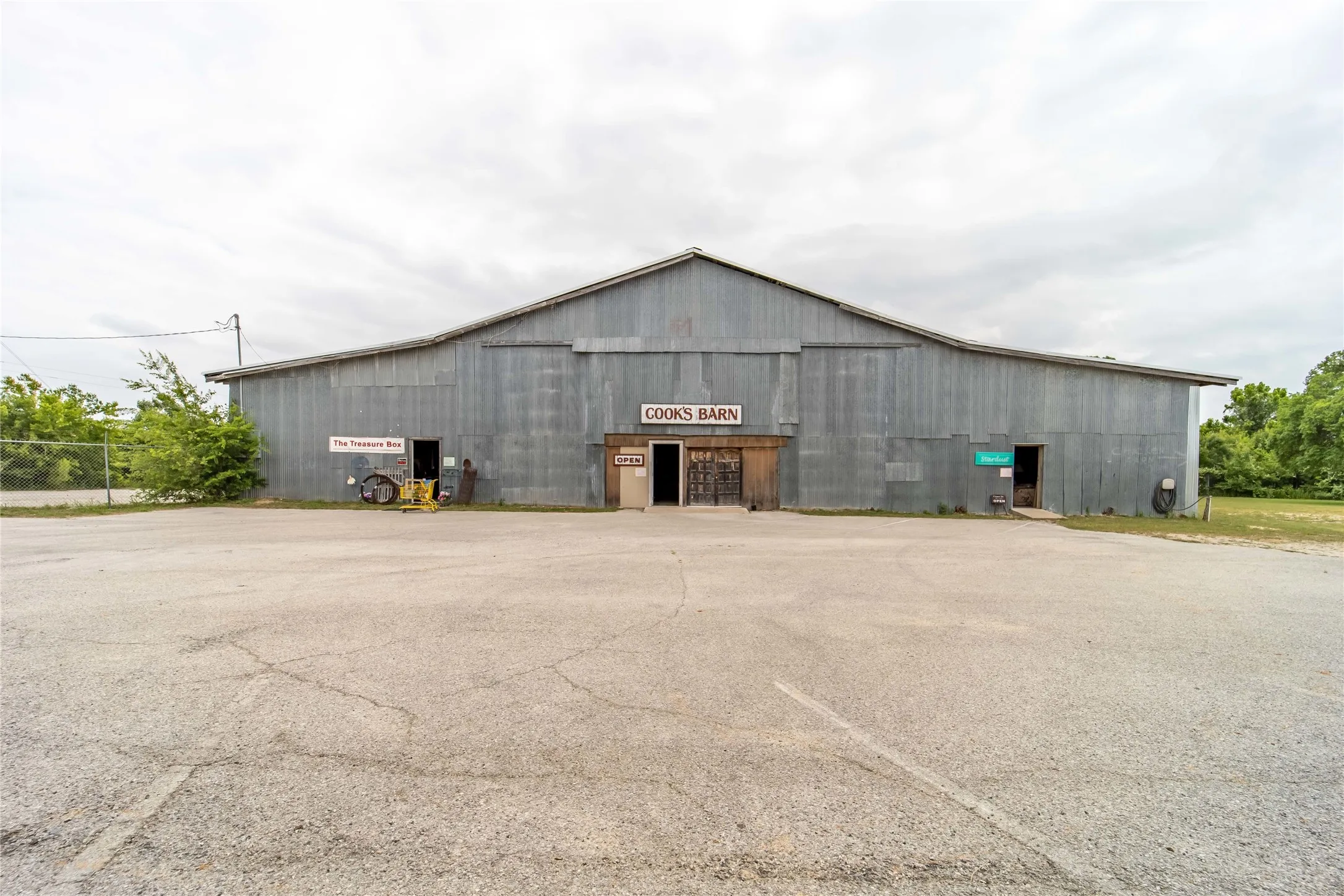 Retail For Sale in Erath County , 1950 W South Loop, Stephenville, Texas 76401, 0, 0, Garage spaces, 30,800 Sqft, built in 1982, Unknown, Price $2,800,000, mls#20030734, Real Estate Agent in Stephenville, Homes For Sale in Erath county, Homes For Sale in Stephenville, Realtor in Stephenville Texas, Real Estate Brokerage Independent Realty Texas, Luminita Cordes Realtor