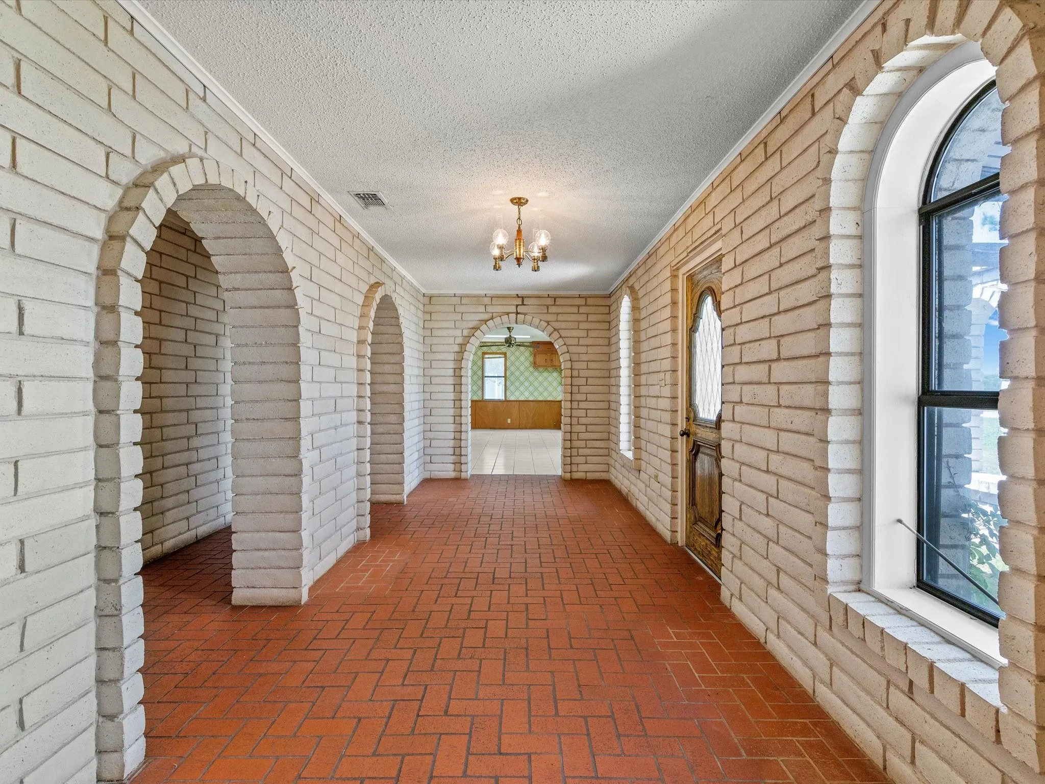 Single Family Residence For Sale in Montague County , 3433 Highway 81 N, Bowie, Texas 76230, 3 Bedroom, 3 Bathroom, Garage spaces, 3,095 Sqft, built in 1981, Preowned, mls#20100295, Real Estate Agent in Bowie, Homes For Sale in Montague county, Homes For Sale in Bowie, Realtor in Bowie Texas, Real Estate Brokerage Independent Realty Texas, Luminita Cordes Realtor