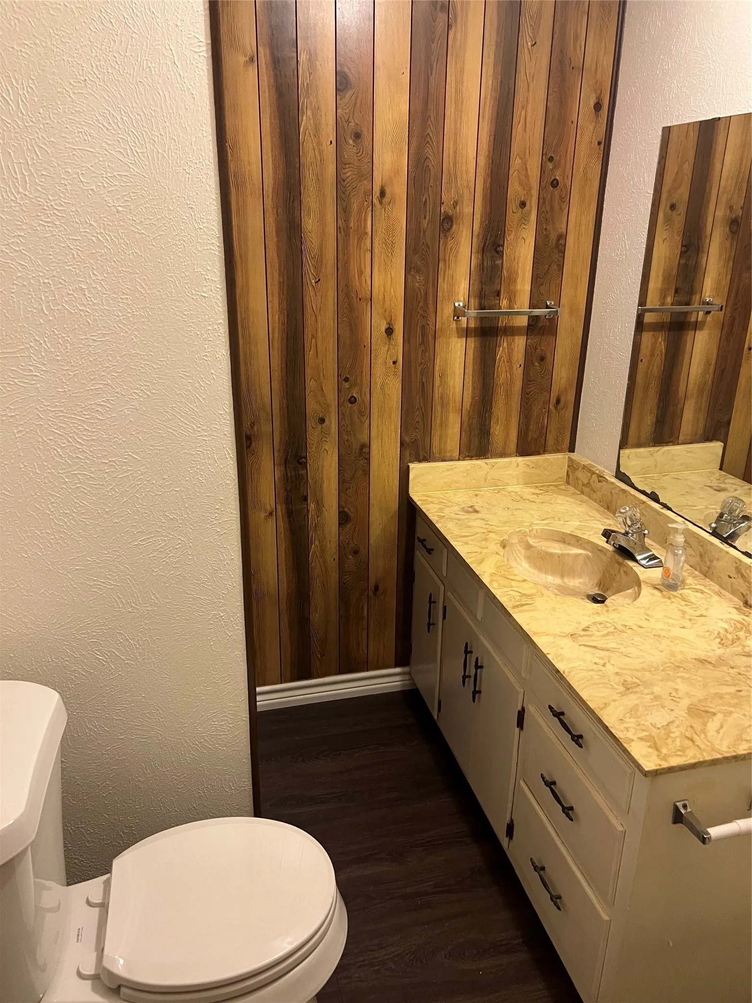 Single Family Residence For Sale in Montague County , 3433 Highway 81 N, Bowie, Texas 76230, 3 Bedroom, 3 Bathroom, Garage spaces, 3,095 Sqft, built in 1981, Preowned, mls#20100295, Real Estate Agent in Bowie, Homes For Sale in Montague county, Homes For Sale in Bowie, Realtor in Bowie Texas, Real Estate Brokerage Independent Realty Texas, Luminita Cordes Realtor