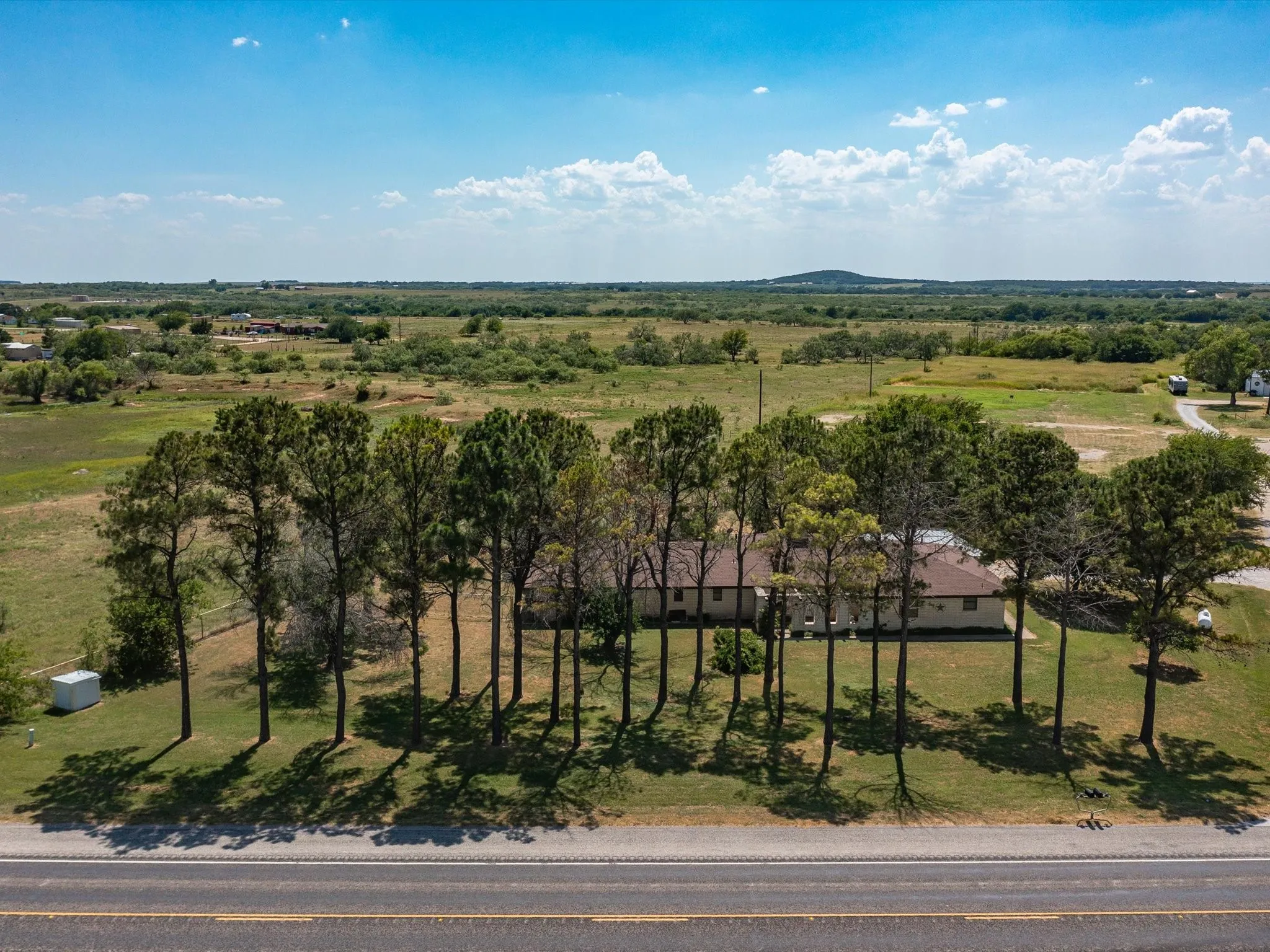 Single Family Residence For Sale in Montague County , 3433 Highway 81 N, Bowie, Texas 76230, 3 Bedroom, 3 Bathroom, Garage spaces, 3,095 Sqft, built in 1981, Preowned, mls#20100295, Real Estate Agent in Bowie, Homes For Sale in Montague county, Homes For Sale in Bowie, Realtor in Bowie Texas, Real Estate Brokerage Independent Realty Texas, Luminita Cordes Realtor