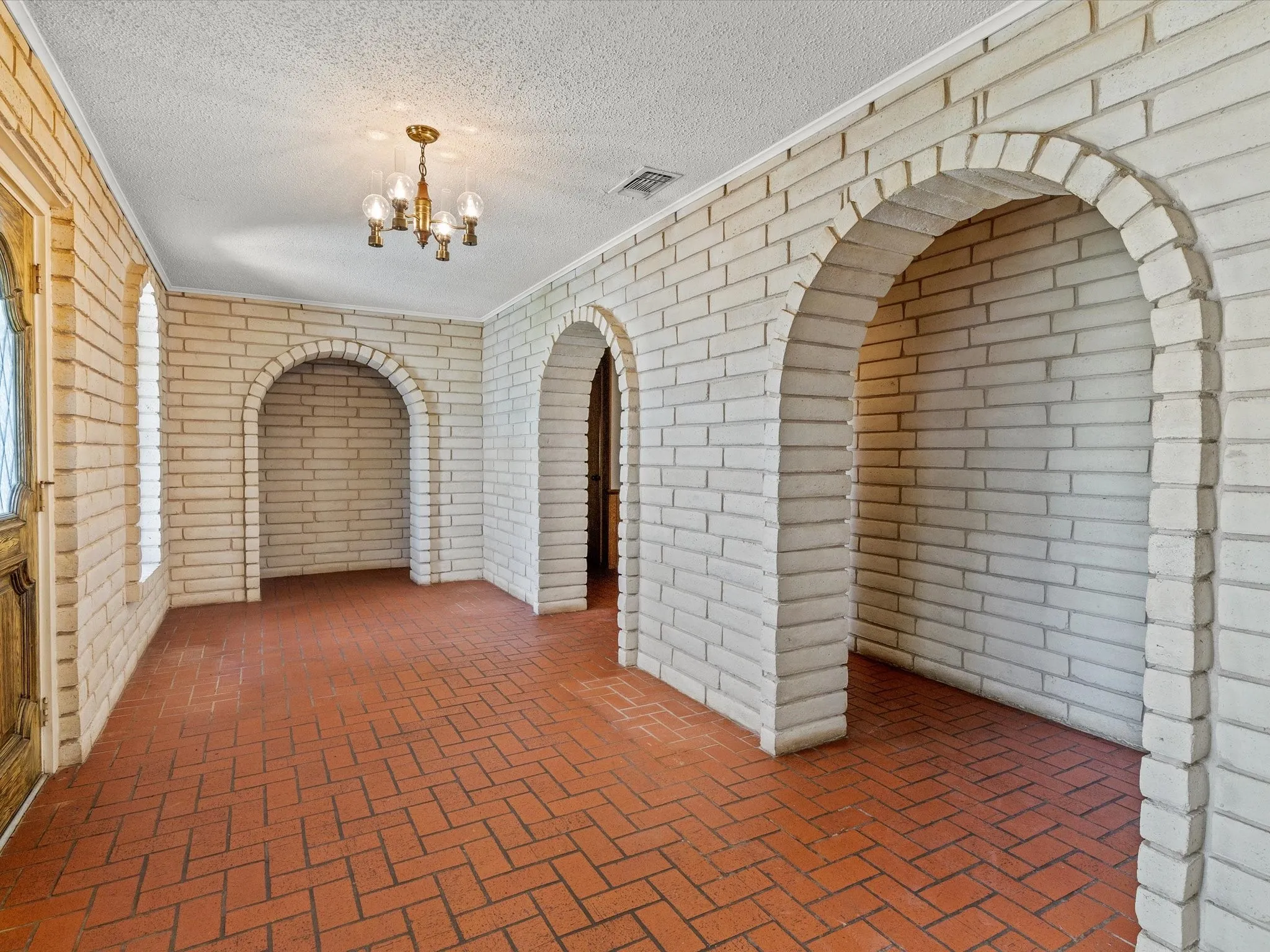 Single Family Residence For Sale in Montague County , 3433 Highway 81 N, Bowie, Texas 76230, 3 Bedroom, 3 Bathroom, Garage spaces, 3,095 Sqft, built in 1981, Preowned, mls#20100295, Real Estate Agent in Bowie, Homes For Sale in Montague county, Homes For Sale in Bowie, Realtor in Bowie Texas, Real Estate Brokerage Independent Realty Texas, Luminita Cordes Realtor
