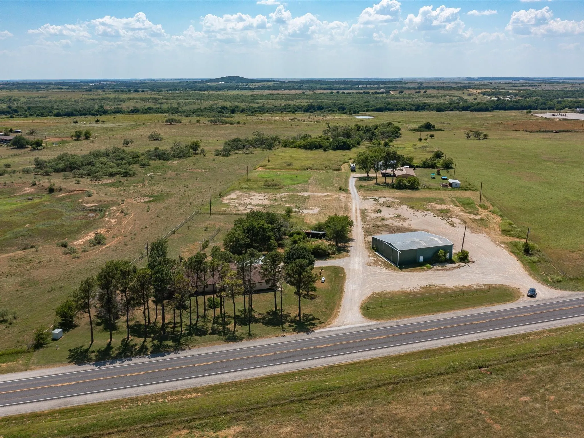 Single Family Residence For Sale in Montague County , 3433 Highway 81 N, Bowie, Texas 76230, 3 Bedroom, 3 Bathroom, Garage spaces, 3,095 Sqft, built in 1981, Preowned, mls#20100295, Real Estate Agent in Bowie, Homes For Sale in Montague county, Homes For Sale in Bowie, Realtor in Bowie Texas, Real Estate Brokerage Independent Realty Texas, Luminita Cordes Realtor