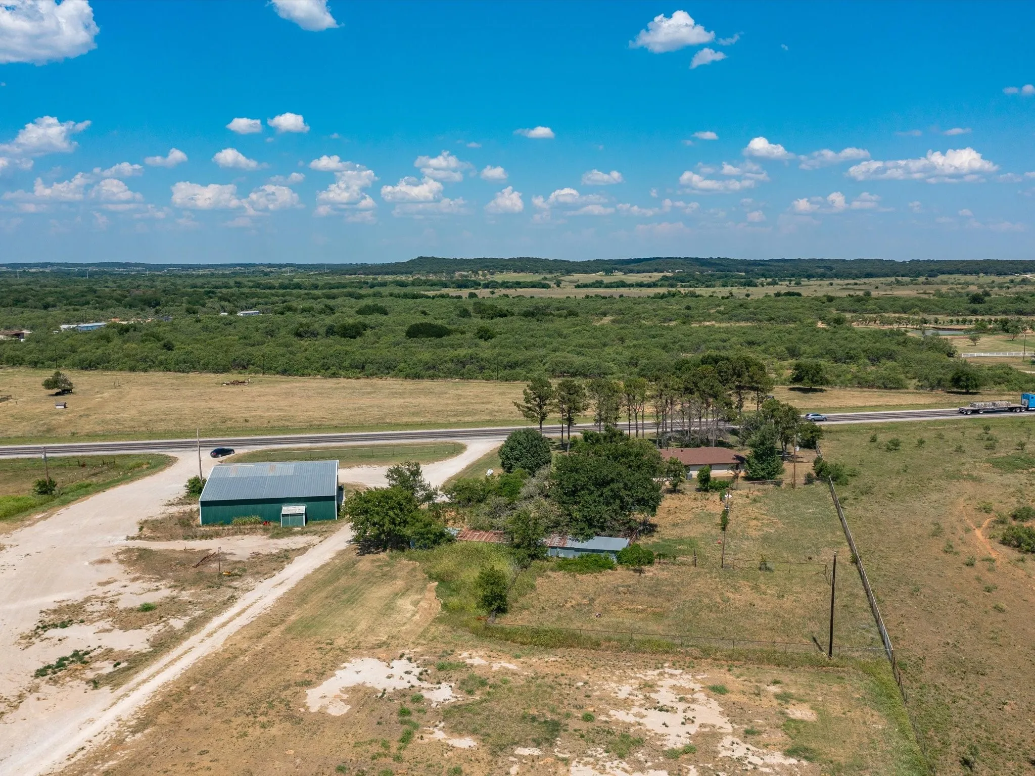 Single Family Residence For Sale in Montague County , 3433 Highway 81 N, Bowie, Texas 76230, 3 Bedroom, 3 Bathroom, Garage spaces, 3,095 Sqft, built in 1981, Preowned, mls#20100295, Real Estate Agent in Bowie, Homes For Sale in Montague county, Homes For Sale in Bowie, Realtor in Bowie Texas, Real Estate Brokerage Independent Realty Texas, Luminita Cordes Realtor