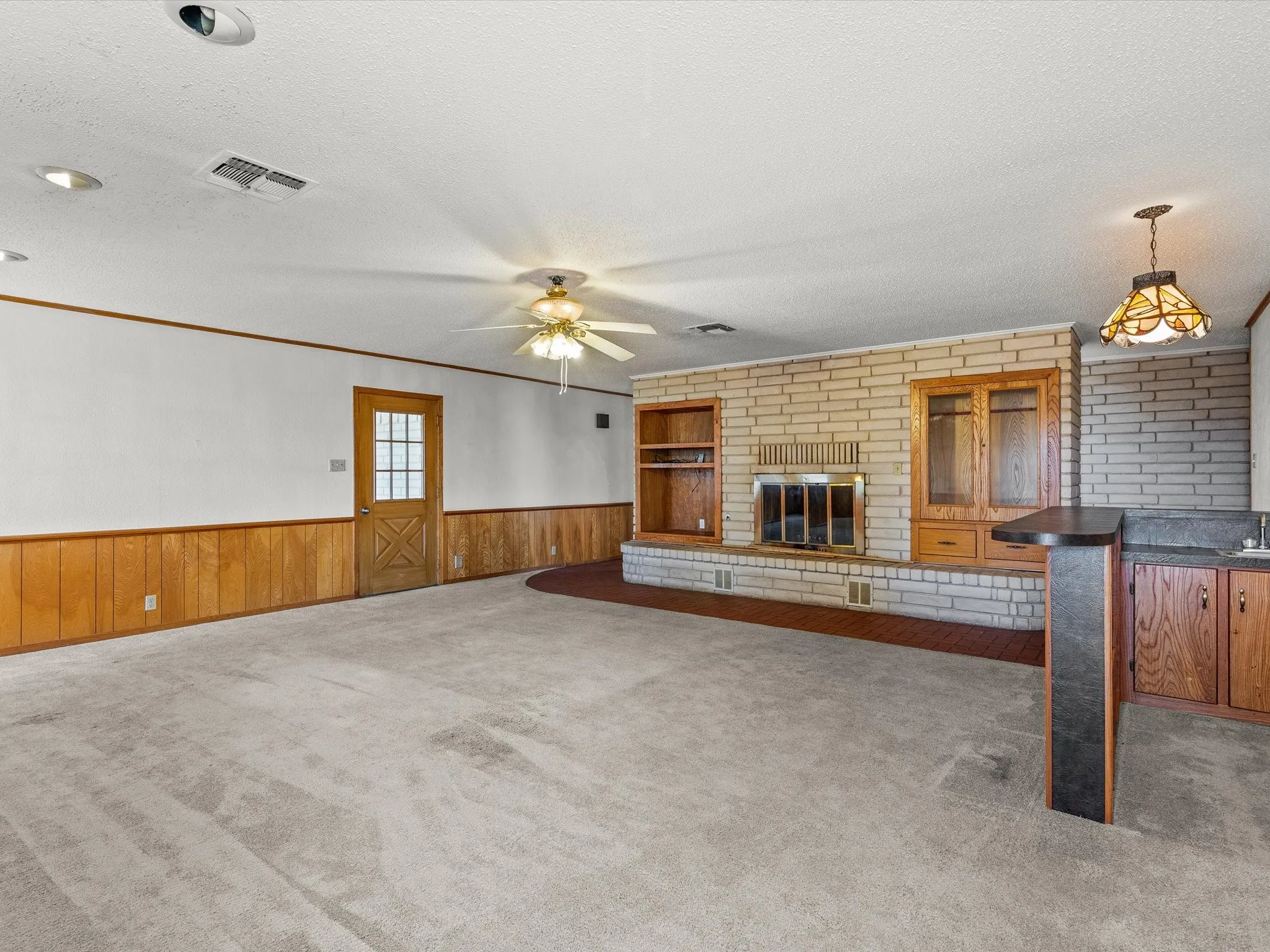 Single Family Residence For Sale in Montague County , 3433 Highway 81 N, Bowie, Texas 76230, 3 Bedroom, 3 Bathroom, Garage spaces, 3,095 Sqft, built in 1981, Preowned, mls#20100295, Real Estate Agent in Bowie, Homes For Sale in Montague county, Homes For Sale in Bowie, Realtor in Bowie Texas, Real Estate Brokerage Independent Realty Texas, Luminita Cordes Realtor