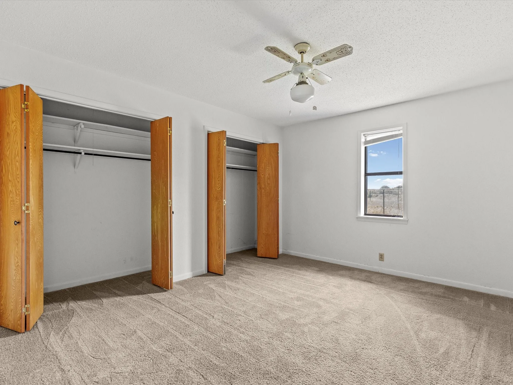 Single Family Residence For Sale in Montague County , 3433 Highway 81 N, Bowie, Texas 76230, 3 Bedroom, 3 Bathroom, Garage spaces, 3,095 Sqft, built in 1981, Preowned, mls#20100295, Real Estate Agent in Bowie, Homes For Sale in Montague county, Homes For Sale in Bowie, Realtor in Bowie Texas, Real Estate Brokerage Independent Realty Texas, Luminita Cordes Realtor