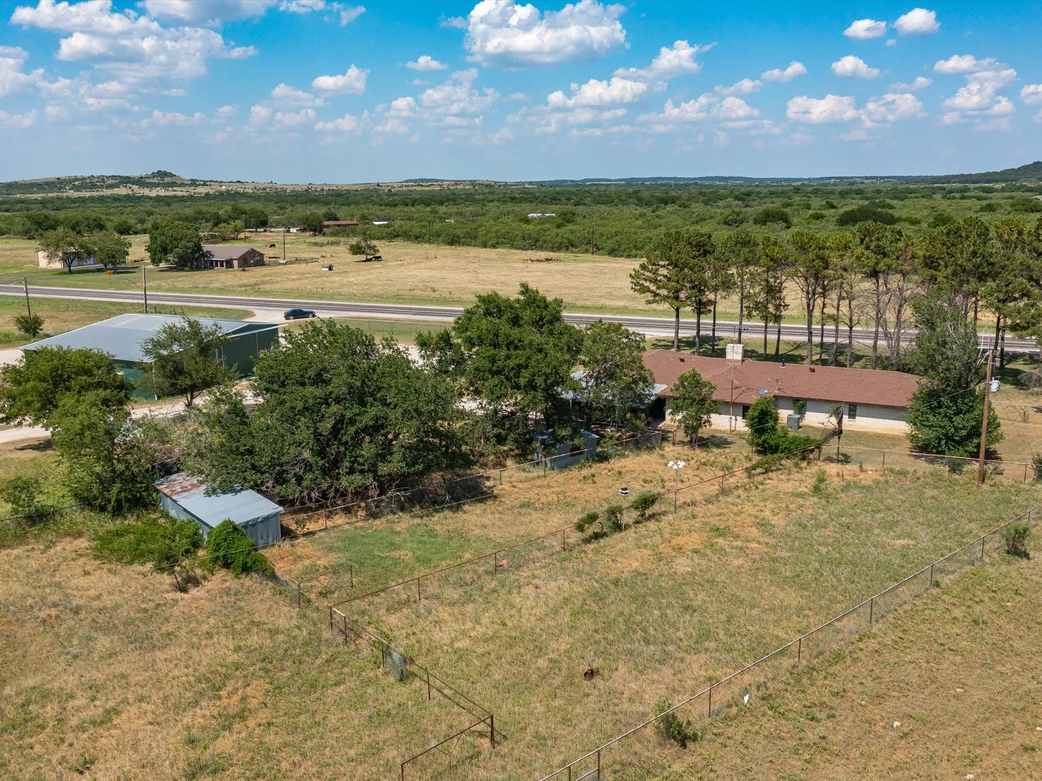 Single Family Residence For Sale in Montague County , 3433 Highway 81 N, Bowie, Texas 76230, 3 Bedroom, 3 Bathroom, Garage spaces, 3,095 Sqft, built in 1981, Preowned, mls#20100295, Real Estate Agent in Bowie, Homes For Sale in Montague county, Homes For Sale in Bowie, Realtor in Bowie Texas, Real Estate Brokerage Independent Realty Texas, Luminita Cordes Realtor