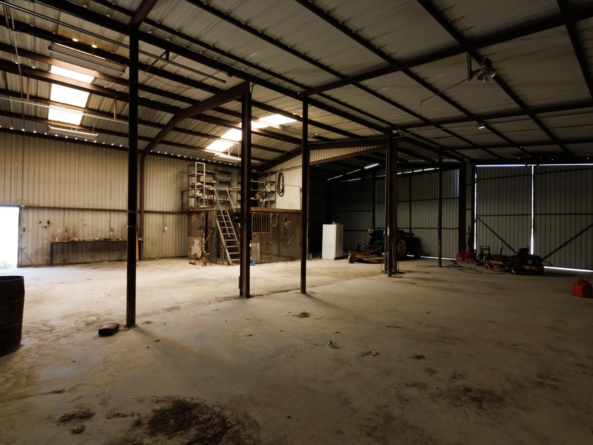 Single Family Residence For Sale in Montague County , 3433 Highway 81 N, Bowie, Texas 76230, 3 Bedroom, 3 Bathroom, Garage spaces, 3,095 Sqft, built in 1981, Preowned, mls#20100295, Real Estate Agent in Bowie, Homes For Sale in Montague county, Homes For Sale in Bowie, Realtor in Bowie Texas, Real Estate Brokerage Independent Realty Texas, Luminita Cordes Realtor