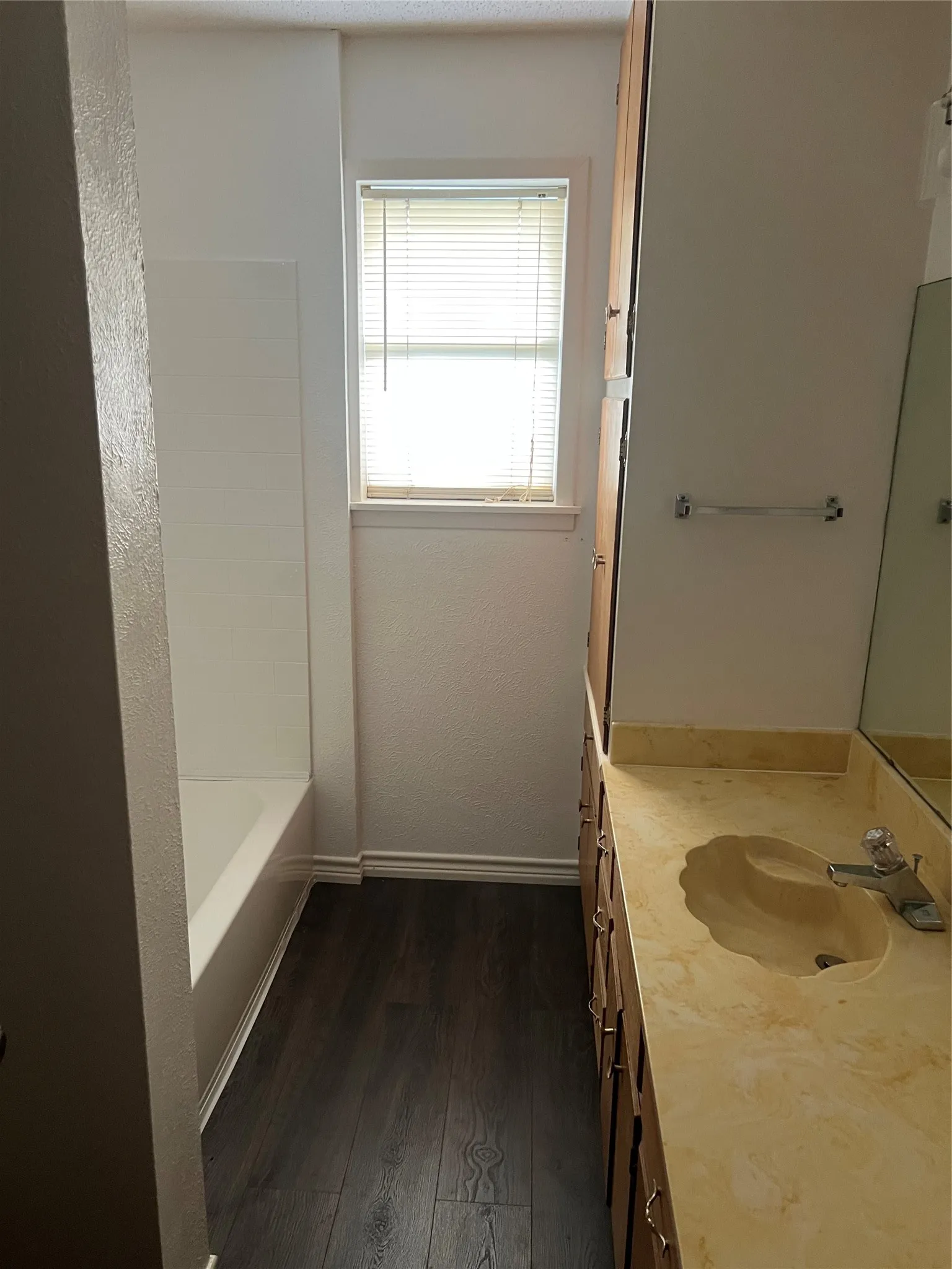 Single Family Residence For Sale in Montague County , 3433 Highway 81 N, Bowie, Texas 76230, 3 Bedroom, 3 Bathroom, Garage spaces, 3,095 Sqft, built in 1981, Preowned, mls#20100295, Real Estate Agent in Bowie, Homes For Sale in Montague county, Homes For Sale in Bowie, Realtor in Bowie Texas, Real Estate Brokerage Independent Realty Texas, Luminita Cordes Realtor