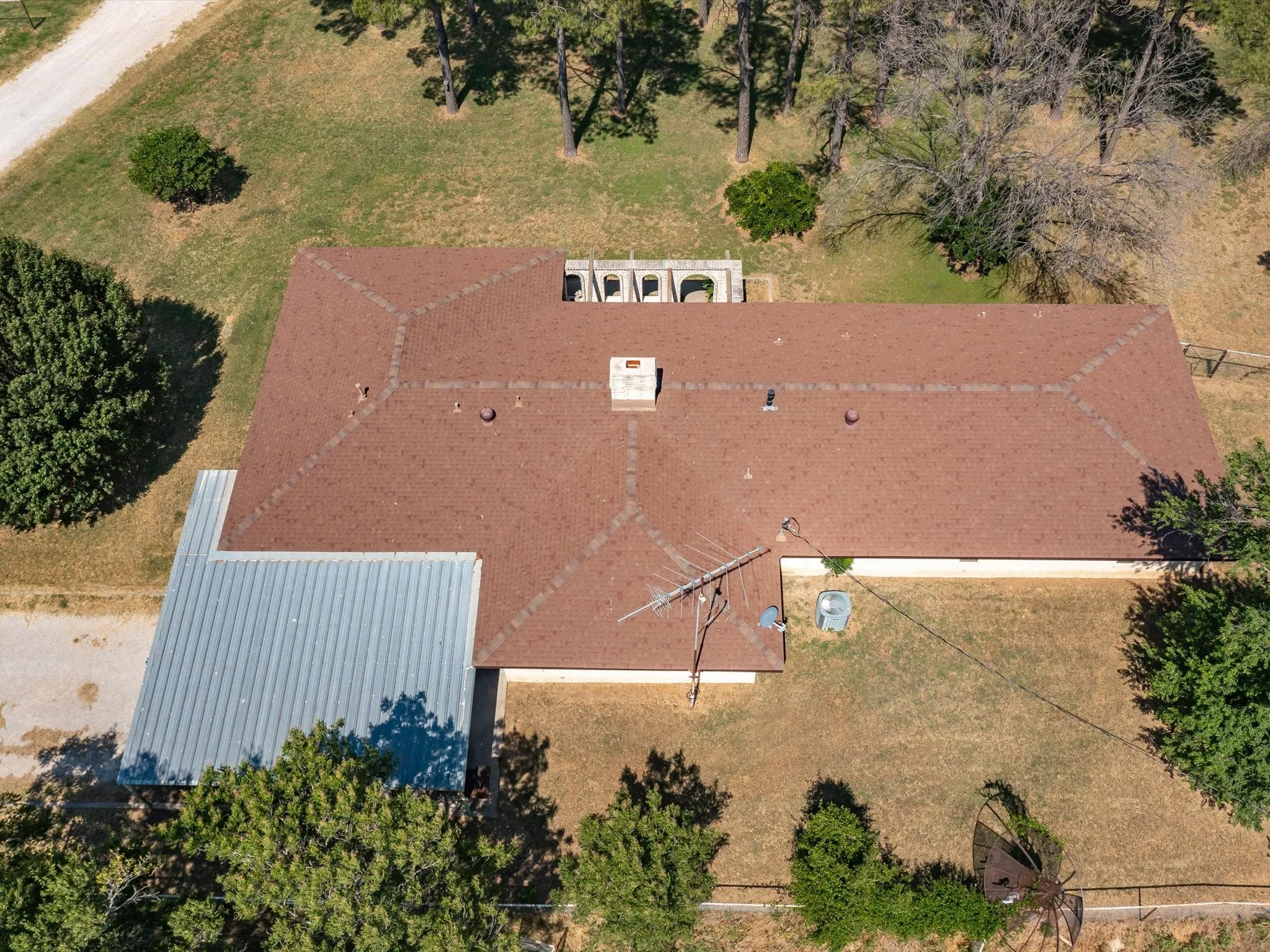 Single Family Residence For Sale in Montague County , 3433 Highway 81 N, Bowie, Texas 76230, 3 Bedroom, 3 Bathroom, Garage spaces, 3,095 Sqft, built in 1981, Preowned, mls#20100295, Real Estate Agent in Bowie, Homes For Sale in Montague county, Homes For Sale in Bowie, Realtor in Bowie Texas, Real Estate Brokerage Independent Realty Texas, Luminita Cordes Realtor