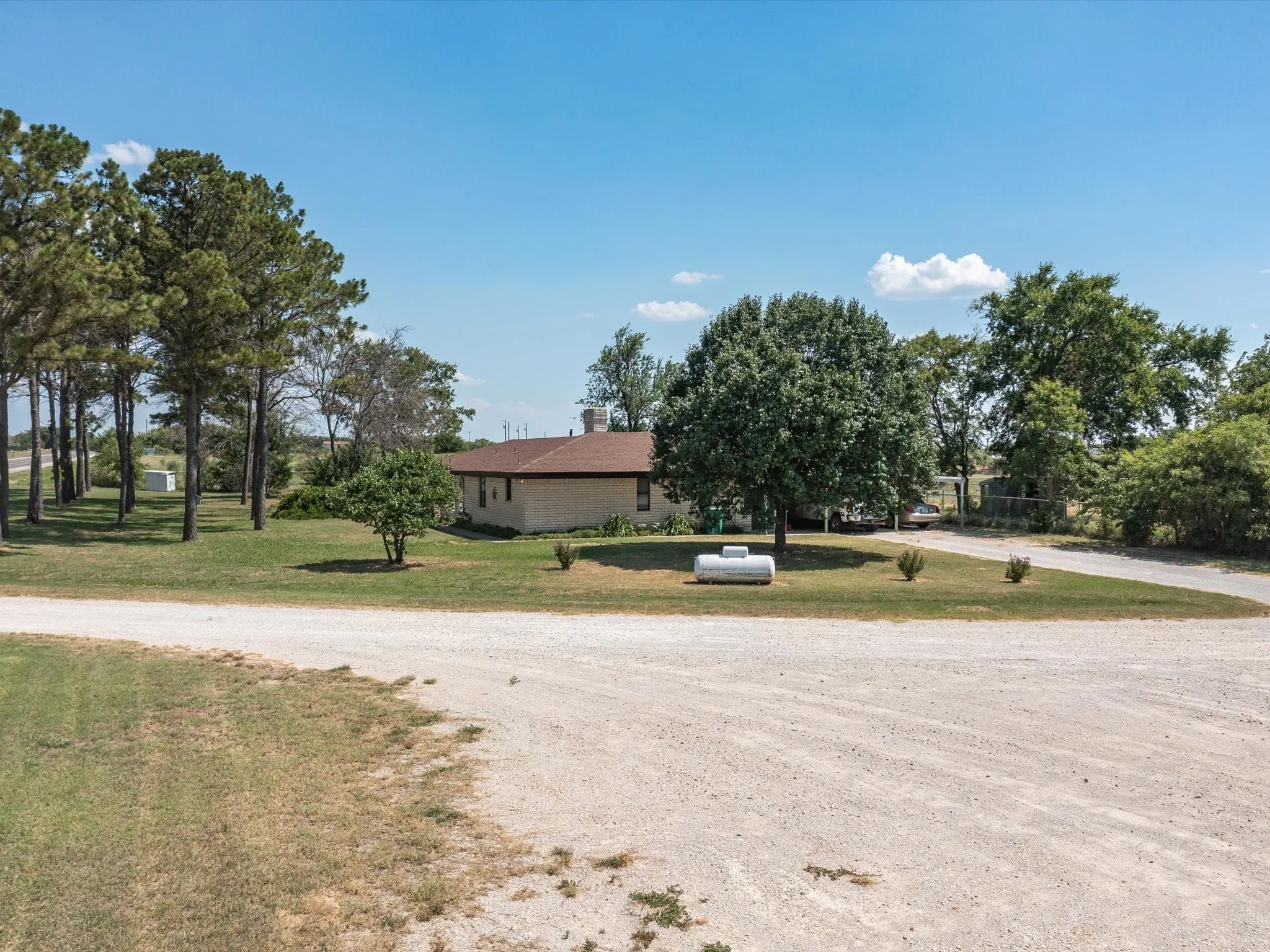 Single Family Residence For Sale in Montague County , 3433 Highway 81 N, Bowie, Texas 76230, 3 Bedroom, 3 Bathroom, Garage spaces, 3,095 Sqft, built in 1981, Preowned, mls#20100295, Real Estate Agent in Bowie, Homes For Sale in Montague county, Homes For Sale in Bowie, Realtor in Bowie Texas, Real Estate Brokerage Independent Realty Texas, Luminita Cordes Realtor